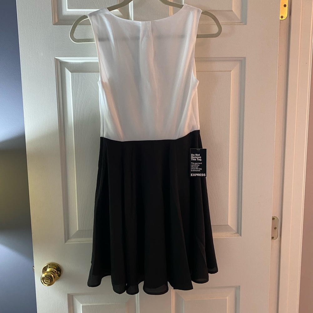 EXPRESS DRESS short, white& black, size2 - Picture 5 of 10
